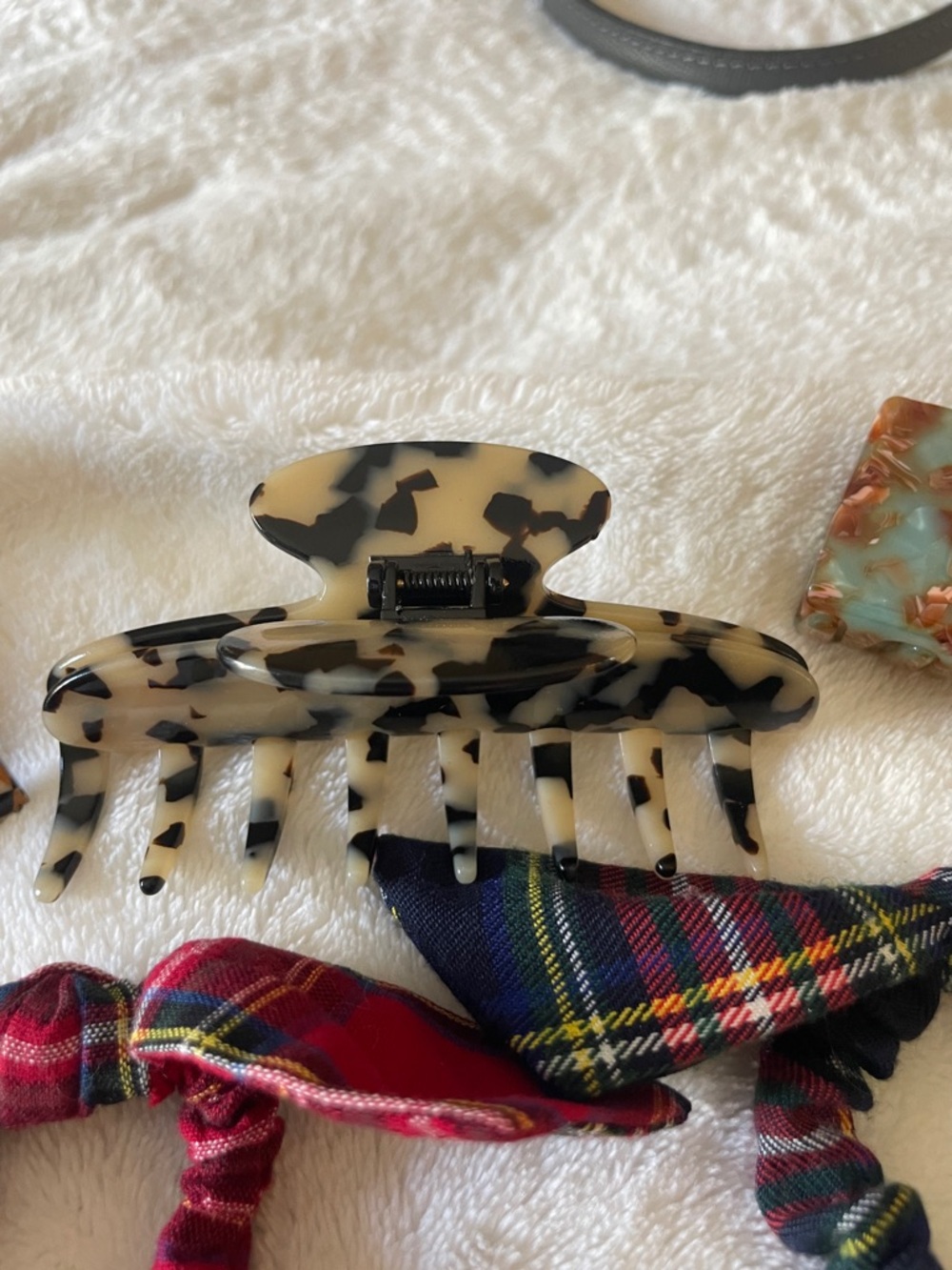 Assorted Women's Hair Clips & Bow Scrunchies - Multicolor - Picture 5 of 12